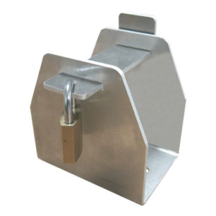 Escalera extensible de dos tramos en aluminio para trabajos en altura.